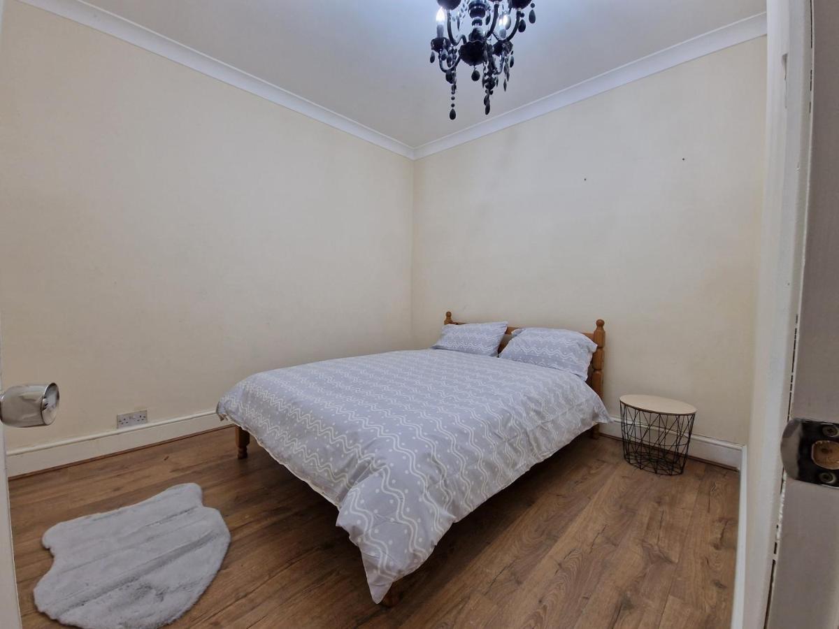 Henley Road Appartement Ilford Buitenkant foto
